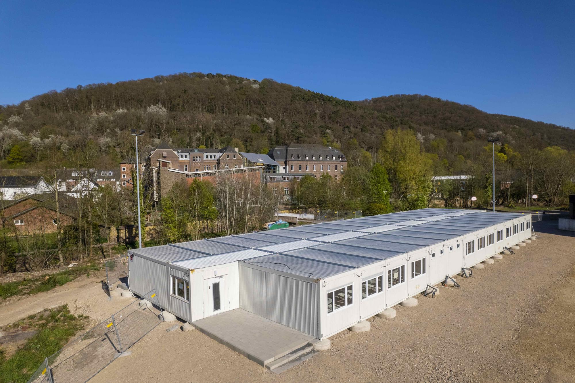St. Angela Gymnasium in Bad Münstereifel - ein Interimsbau bietet Ersatz St. Angela Gymnasium in Bad Münstereifel - ein Interimsbau bietet Ersatz