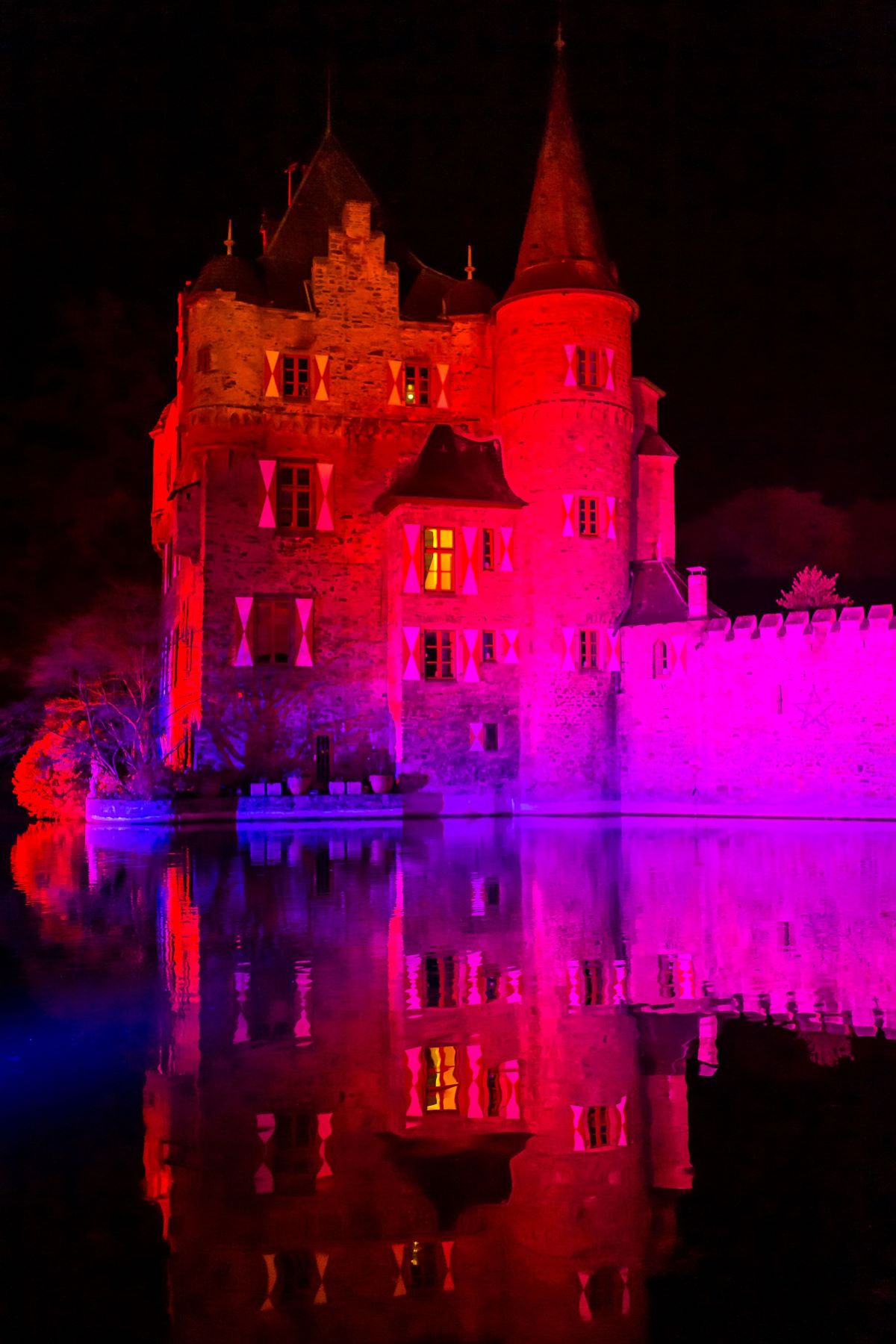 Geisternacht auf Burg Satzvey. Quelle: Der Fotoschmied/Mike Göhre Geisternacht auf Burg Satzvey. Quelle: Der Fotoschmied/Mike Göhre