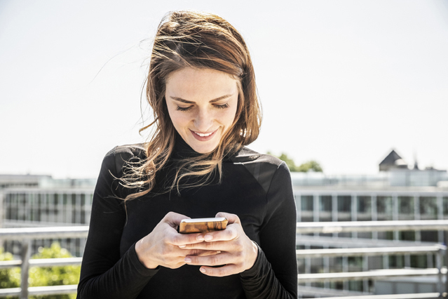 Wer der Umwelt etwas Gutes tun möchte, wechselt sein Smartphone so selten wie möglich. (Bildquelle: ERGO Group) Wer der Umwelt etwas Gutes tun möchte, wechselt sein Smartphone so selten wie möglich. (Bildquelle: ERGO Group)