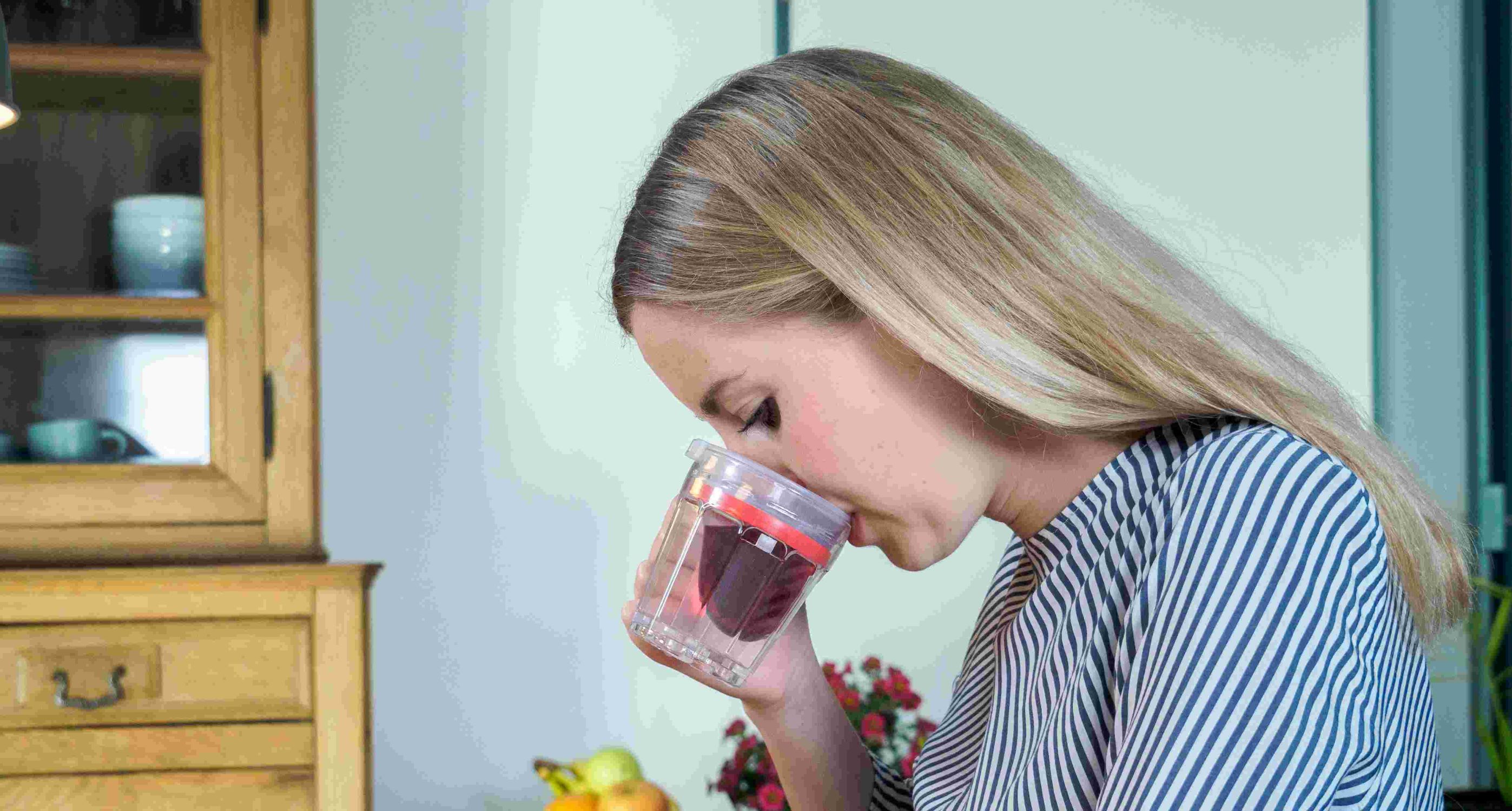 „sippa home“hilft Menschen nach einem Schlaganfall selbstständig zu trinken. (Die Bildrechte liegen bei dem Verfasser der Mitteilung.) „sippa home“hilft Menschen nach einem Schlaganfall selbstständig zu trinken. (Die Bildrechte liegen bei dem Verfasser der Mitteilung.)