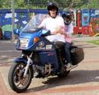 Kölner Kinderheim: Fotoshooting auf dem Motorrad. Foto: Helene Voigt