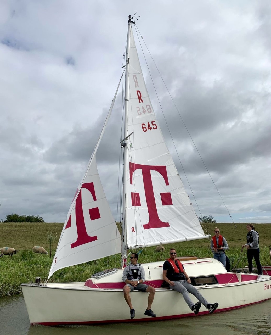 Fahrt über die Krückau mit neuen Segeln