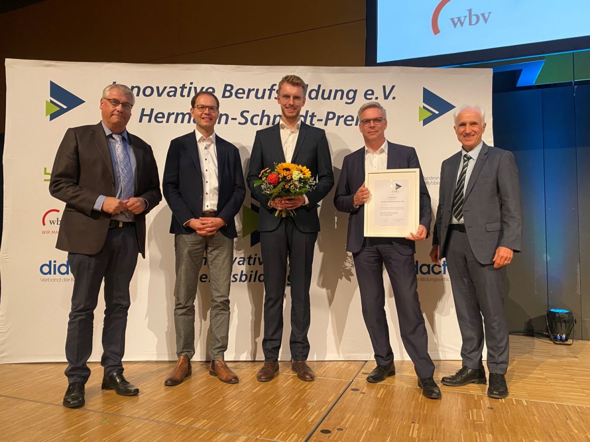 v.l.n.r. Prof. Esser, Markus Singler, Bastian Dietzel, Dirk Werner, Arndt Bertelsmann