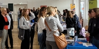 AUF IN DIE WELT Messe in Berlin – Viel Interesse an Schüleraustausch (Stiftung Völkerverständigung) AUF IN DIE WELT Messe in Berlin – Viel Interesse an Schüleraustausch (Stiftung Völkerverständigung)