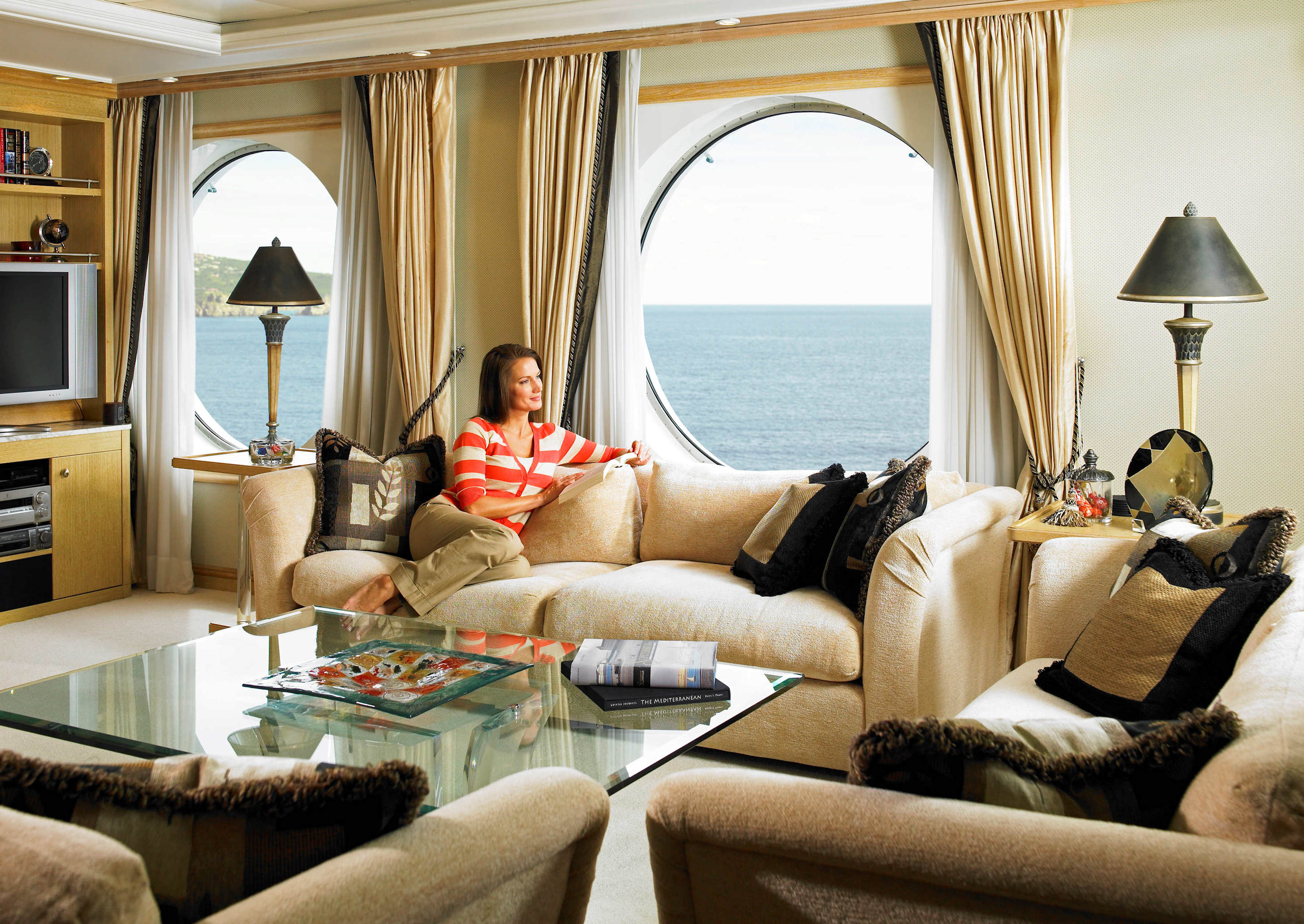 Der Besitz eines exklusiven Luxusapartments auf dem Schiff The World bietet zahlreiche Vorteile. (Die Bildrechte liegen bei dem Verfasser der Mitteilung.) Der Besitz eines exklusiven Luxusapartments auf dem Schiff The World bietet zahlreiche Vorteile. (Die Bildrechte liegen bei dem Verfasser der Mitteilung.)