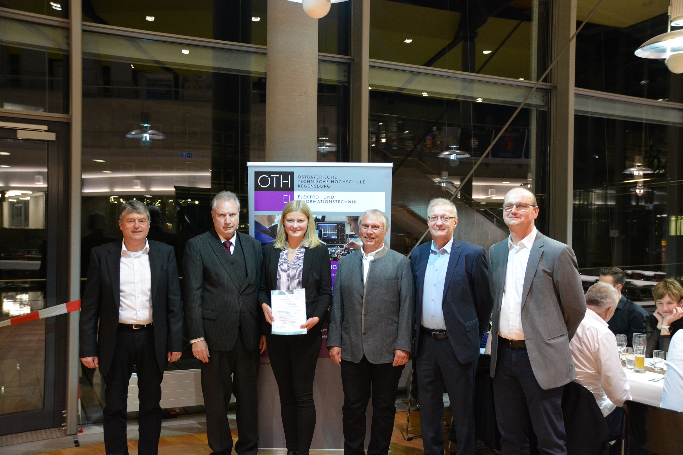 Foto v.l.n.r.: Prof.Dr. Holmer, H.Leymann, B.Eng. Veronika Rappl, H.Steinberger, P. Stöberl, Prof. Dr. Sehr BU: OTH Regensburg Foto v.l.n.r.: Prof.Dr. Holmer, H.Leymann, B.Eng. Veronika Rappl, H.Steinberger, P. Stöberl, Prof. Dr. Sehr BU: OTH Regensburg