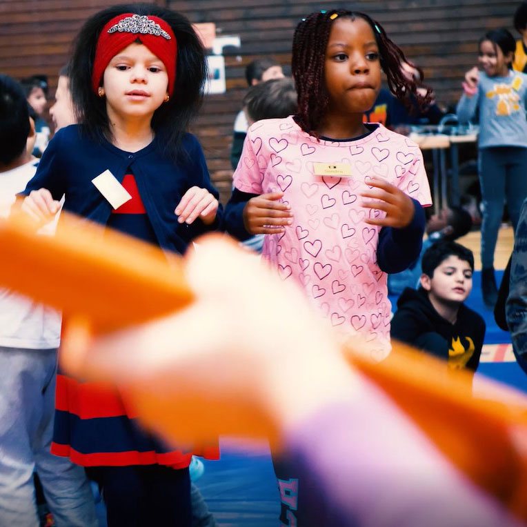 Kinderkonzert im Sonderpädagogischen Förderzentrum München Süd-Ost, Neuperlach (Bildquelle: @ bofrost*) Kinderkonzert im Sonderpädagogischen Förderzentrum München Süd-Ost, Neuperlach (Bildquelle: @ bofrost*)