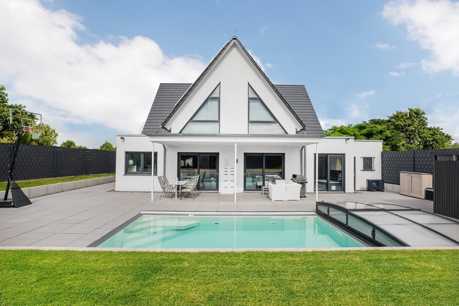 Drei-Giebel-Haus von Fingerhut Haus eröffnet erheblichen Zugewinn an Wohnfläche (Die Bildrechte liegen bei dem Verfasser der Mitteilung.) Drei-Giebel-Haus von Fingerhut Haus eröffnet erheblichen Zugewinn an Wohnfläche (Die Bildrechte liegen bei dem Verfasser der Mitteilung.)
