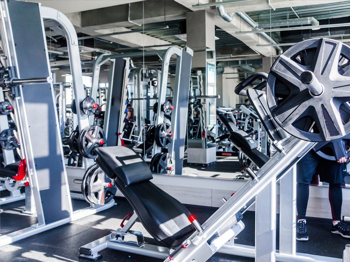 Prüfung und Wartung von Fitnessgeräten (© Hoppe Unternehmensberatung) Prüfung und Wartung von Fitnessgeräten (© Hoppe Unternehmensberatung)
