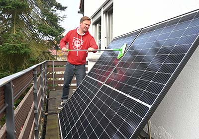 Mit einem Balkonkraftwerk die Energierechnung senken. Foto: HUK-COBURG (Die Bildrechte liegen bei dem Verfasser der Mitteilung.)