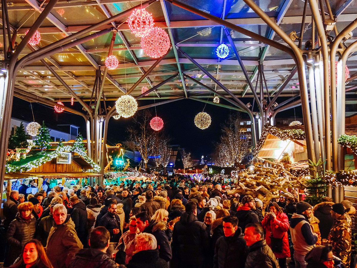 Wolfsburger Weihnachtsmarkt (© WMG Wolfsburg, Foto: Janina Snatzke) Wolfsburger Weihnachtsmarkt (© WMG Wolfsburg, Foto: Janina Snatzke)