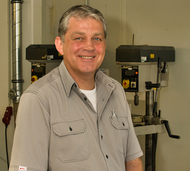 Jörg Schmidt ist für die Ausbildung angehender Orthopädietechnik-Mechaniker verantwortlich © Holger Jörg Schmidt ist für die Ausbildung angehender Orthopädietechnik-Mechaniker verantwortlich © Holger