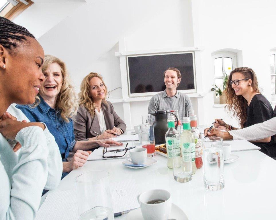 Ergotherapeut:innen sagen: als Team zusammenhalten, in unangemessenen Situationen Stellung beziehen Ergotherapeut:innen sagen: als Team zusammenhalten, in unangemessenen Situationen Stellung beziehen