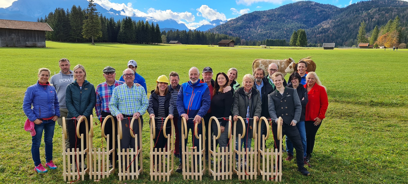 Die Fam Trip Gruppe mit den selbstgebauten Schlitten (Die Bildrechte liegen bei dem Verfasser der Mitteilung.) Die Fam Trip Gruppe mit den selbstgebauten Schlitten (Die Bildrechte liegen bei dem Verfasser der Mitteilung.)