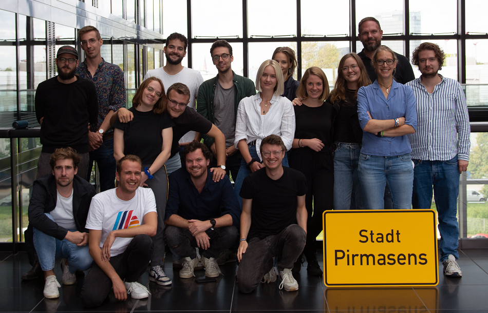 Die 60. Kompaktklasse der DJS mit dem Team des SWR-Studios Kaiserslautern (Bildquelle: DJS)