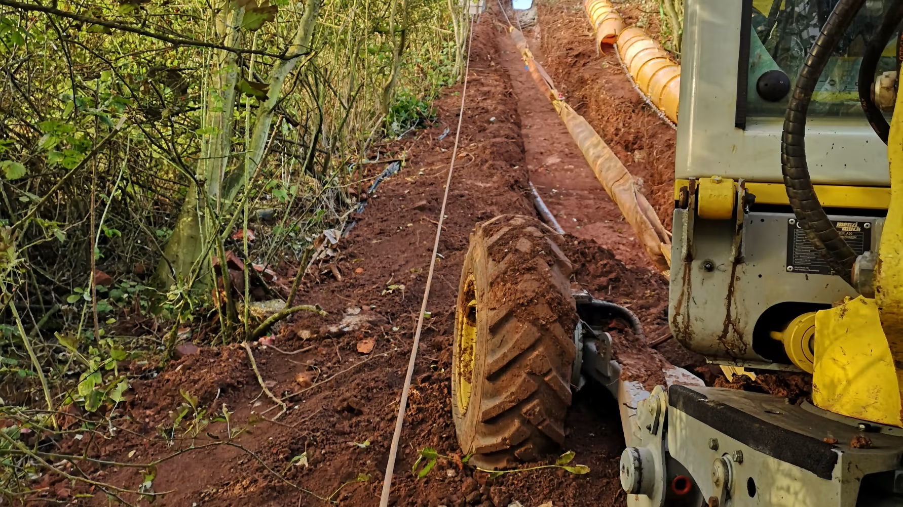 Schreitbagger am Steilhang auf der Insel Helgoland. Fotos: SH Netz