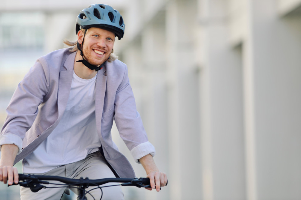 Gesund und motiviert mit dem neuen Dienstrad von Company Bike zur Arbeit. Foto: Sina Scherer Gesund und motiviert mit dem neuen Dienstrad von Company Bike zur Arbeit. Foto: Sina Scherer