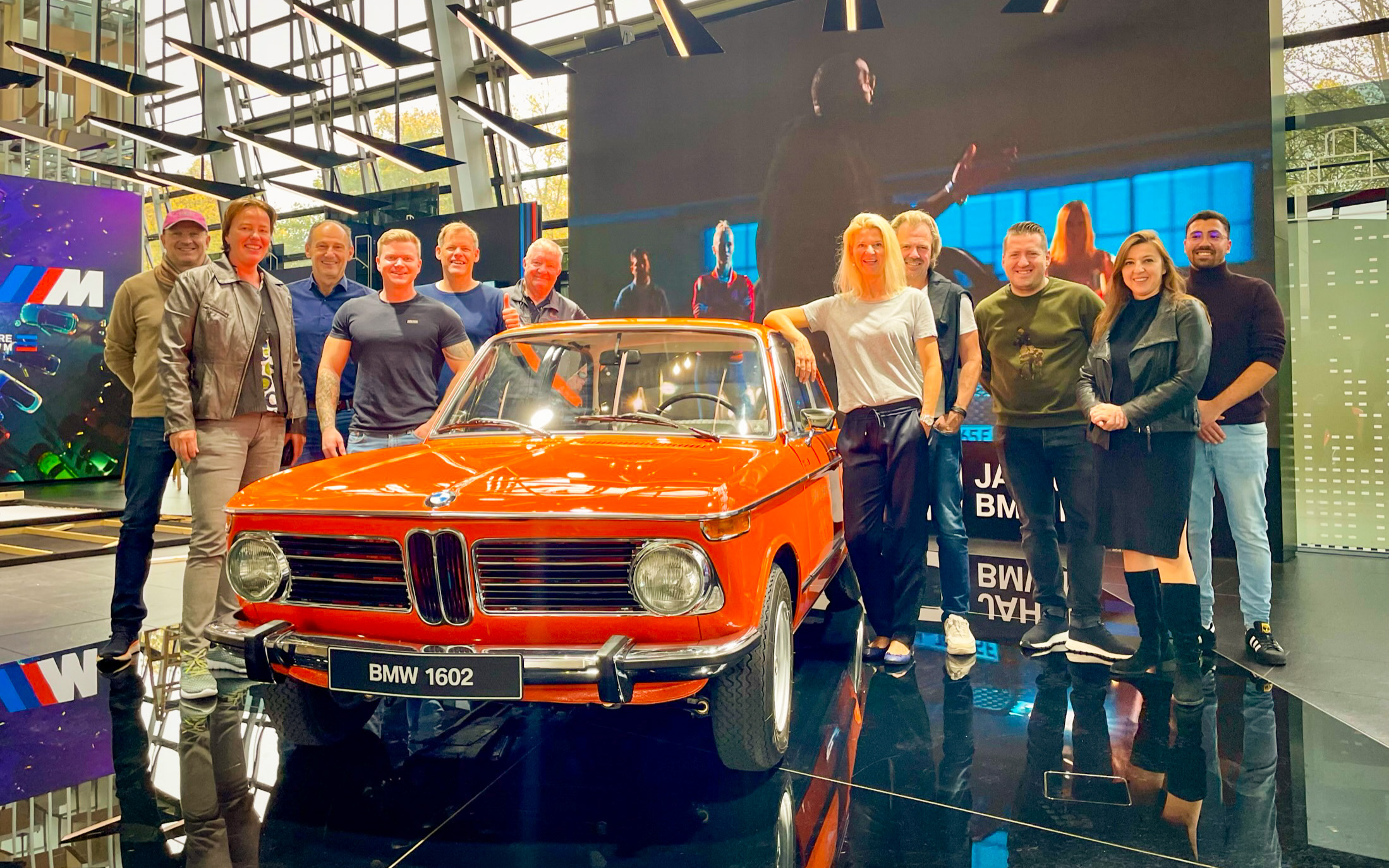 Von der BMW Welt München startete Dri-ving Experience Südtirol den FAM-Trip mit brandneuen X5-Modell