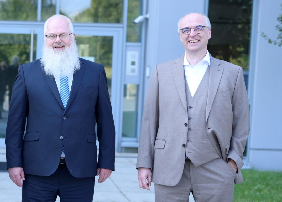 Geschäftsführer Günter Nikles (li.) und Rainer Geiben, Mitgründer und Mitinhaber der abresa GmbH. (Die Bildrechte liegen bei dem Verfasser der Mitteilung.) Geschäftsführer Günter Nikles (li.) und Rainer Geiben, Mitgründer und Mitinhaber der abresa GmbH. (Die Bildrechte liegen bei dem Verfasser der Mitteilung.)