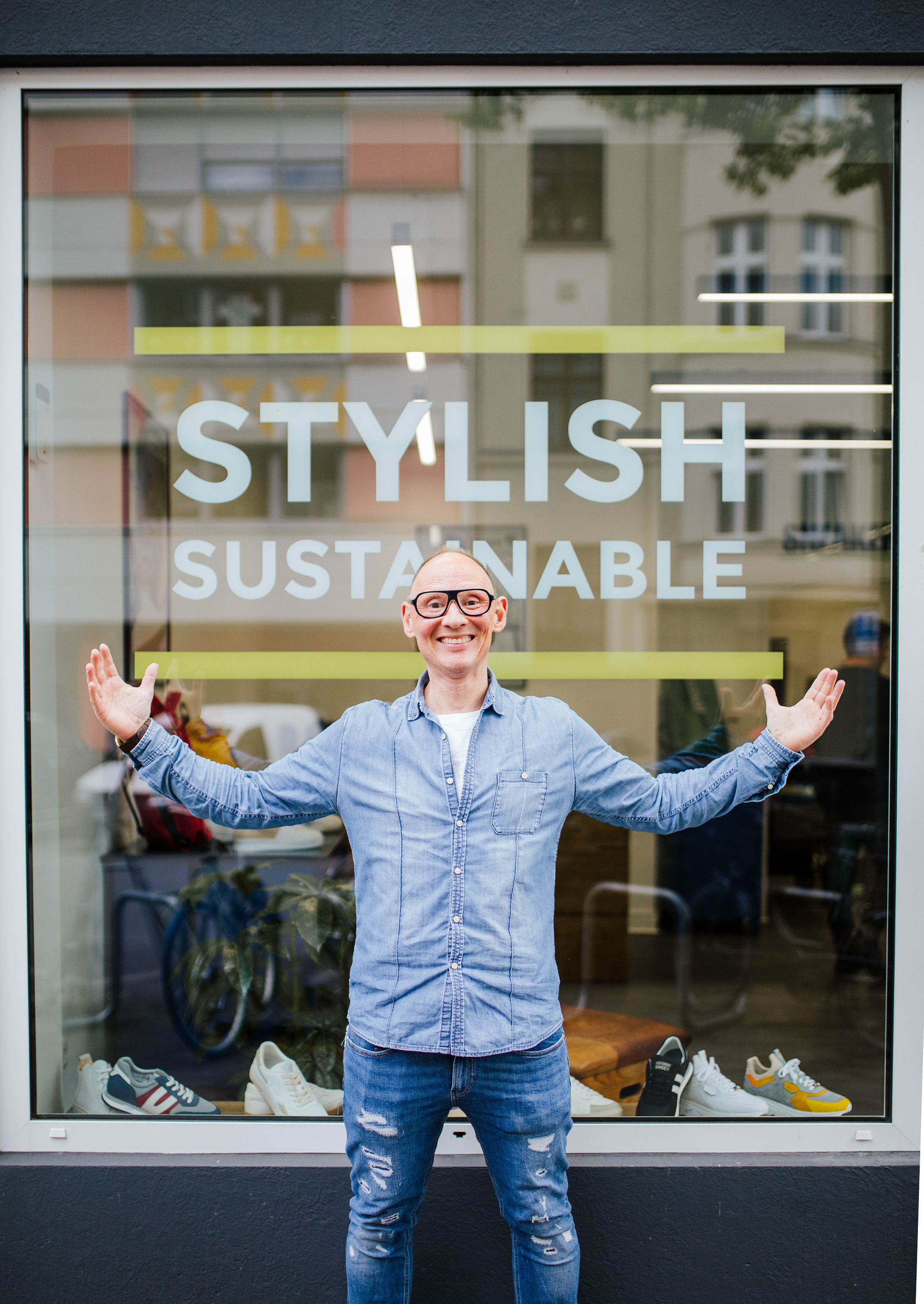 Der Anbieter veganer Sneaker ist happy: Ladenlokale, Mitarbeitende und nachhaltige Waren sind sicher (Bildquelle: Sneakers Unplugged/Christian Ohm)
