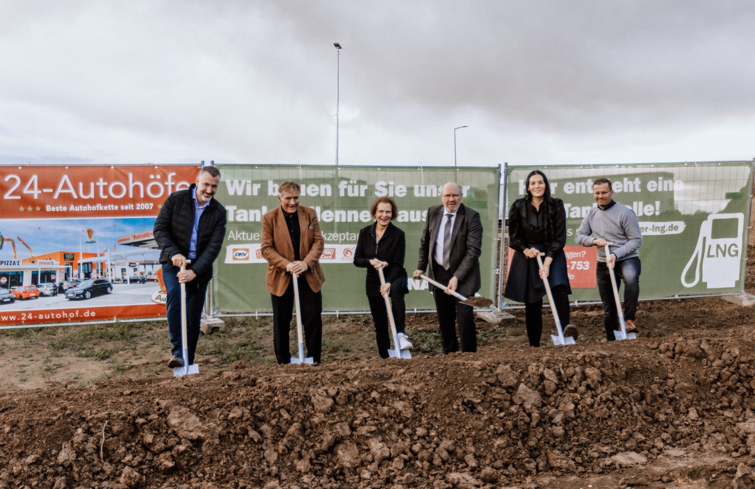 Spatenstich für die neue LNG-Tankstelle in Wörrstadt (Bildquelle: Tine Kirchmayer Fotografie) Spatenstich für die neue LNG-Tankstelle in Wörrstadt (Bildquelle: Tine Kirchmayer Fotografie)