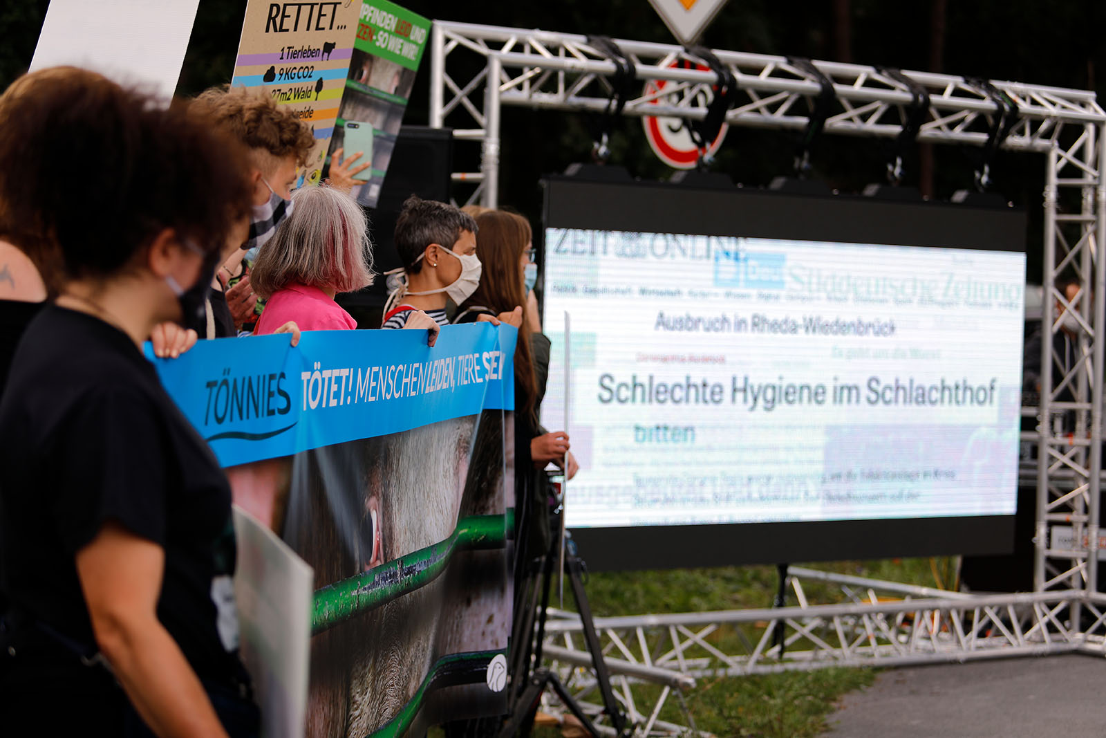 Landwirt störte Tierrechts-Demo vom Deutschen Tierschutzbüro Landwirt störte Tierrechts-Demo vom Deutschen Tierschutzbüro