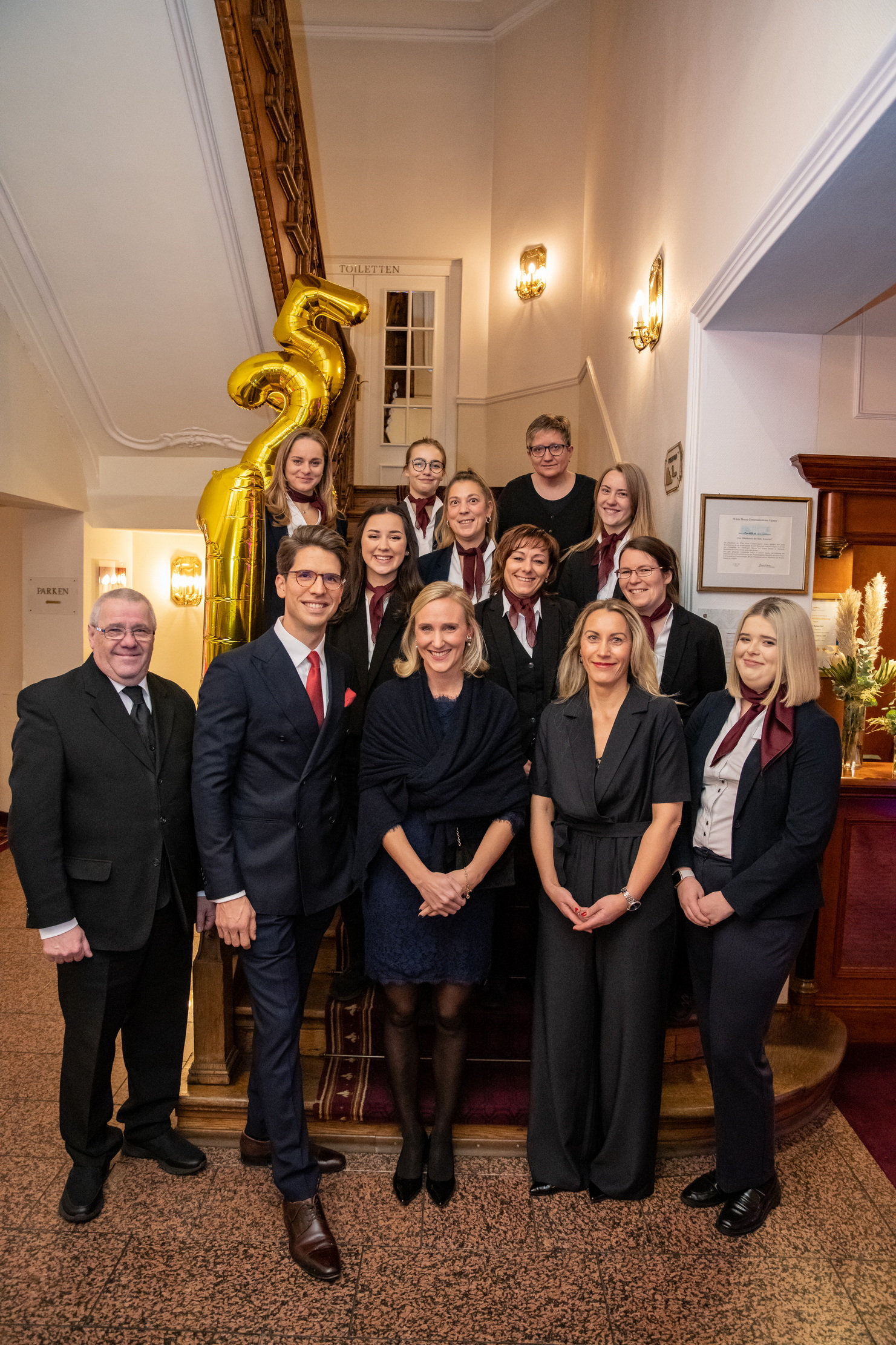 Das gesamte Team des Hotels Kaiserhof (© Tobias Kromke) Das gesamte Team des Hotels Kaiserhof (© Tobias Kromke)