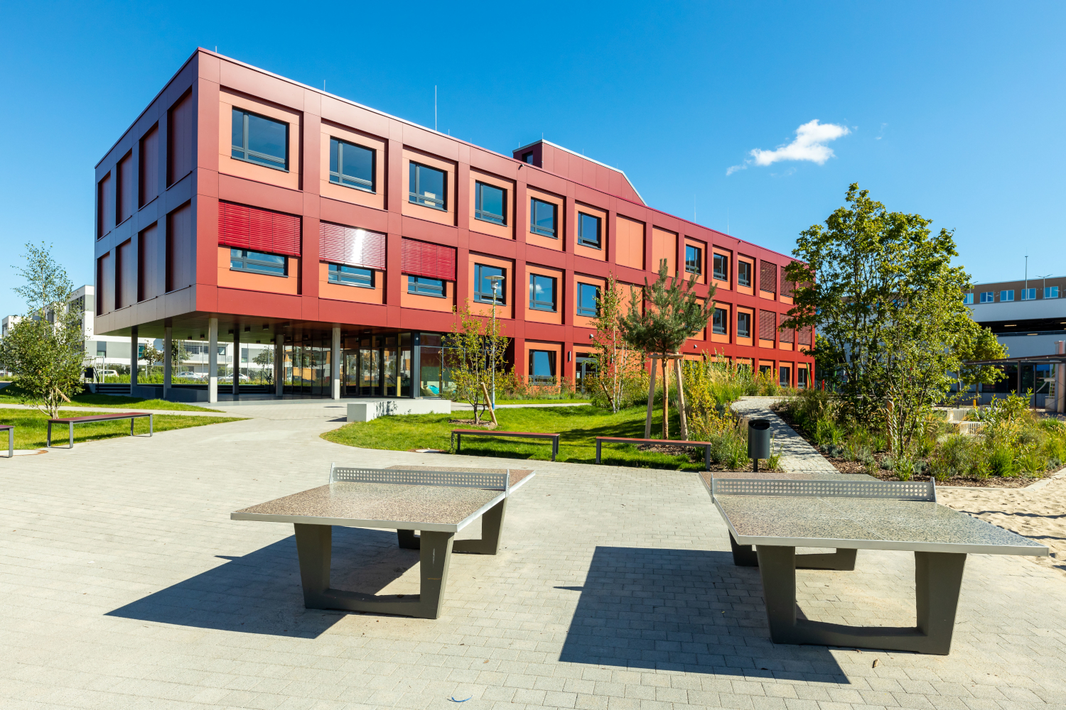 durchdachte und motivierende Lernlandschaft in abwechslungsreicher Architektur