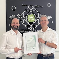 Stolz auf die erfolgreiche Re-Zertifizierung: Oliver Heer und Stefan Scholz (IT-Service) Stolz auf die erfolgreiche Re-Zertifizierung: Oliver Heer und Stefan Scholz (IT-Service)