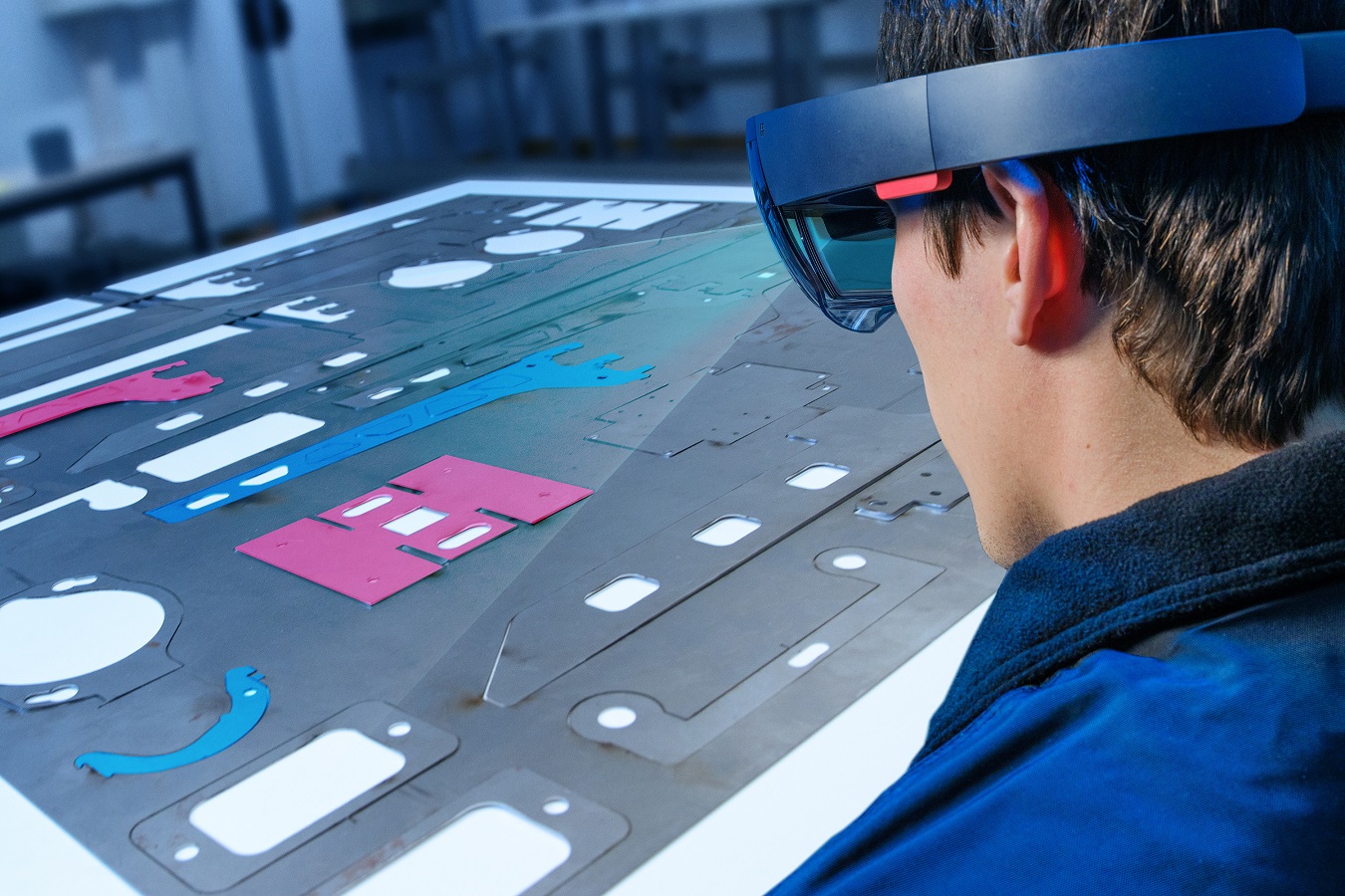 Fraunhofer IGD AR-Software ARRANGE unterstützt beim Absortiervorgang durch farblicheÜberlagerung. (Die Bildrechte liegen bei dem Verfasser der Mitteilung.) Fraunhofer IGD AR-Software ARRANGE unterstützt beim Absortiervorgang durch farblicheÜberlagerung. (Die Bildrechte liegen bei dem Verfasser der Mitteilung.)