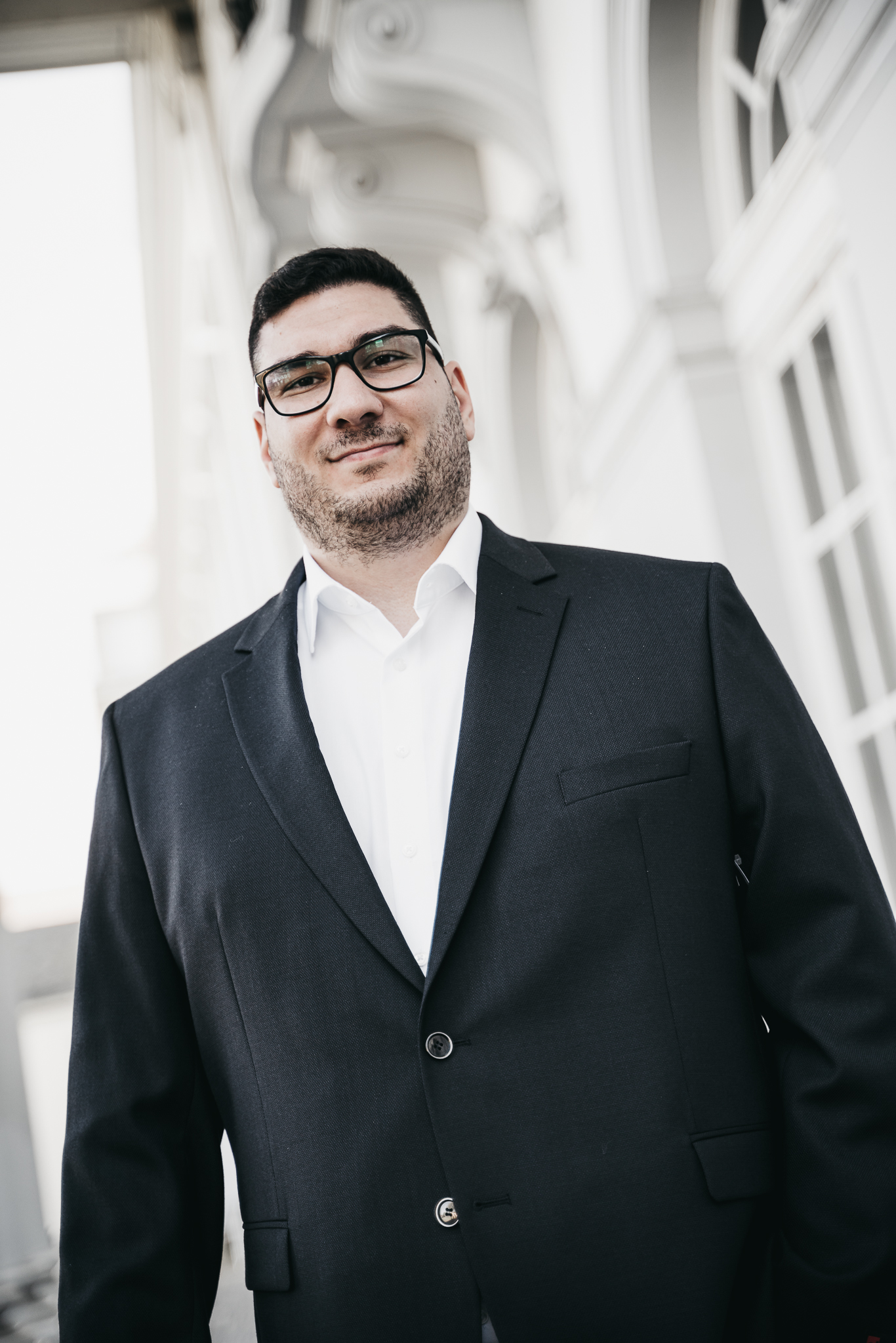 Cüneyt Karatas leistet mit seinem Expertenteam tatkräftige Unterstützung, um das betreute Unternehmen als Arbeitgeber zu positioni Cüneyt Karatas leistet mit seinem Expertenteam tatkräftige Unterstützung, um das betreute Unternehmen als Arbeitgeber zu positioni
