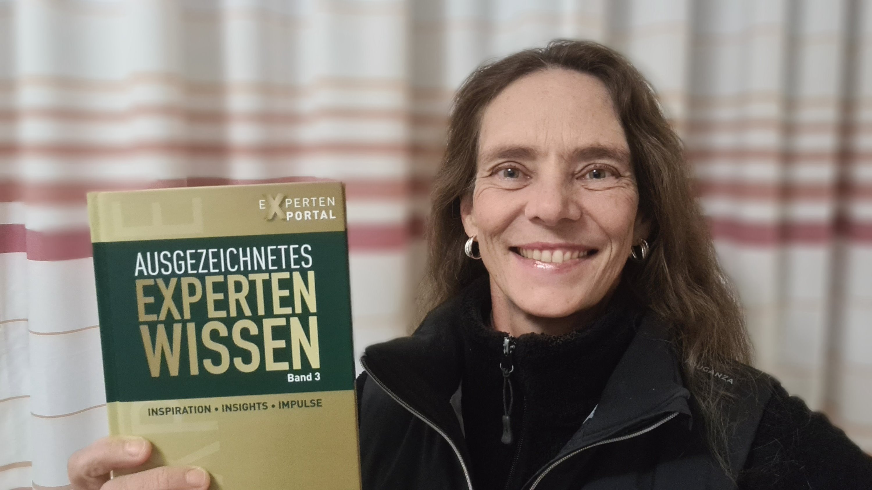 Nicole Luzar mit ihrem Bestsellerbuch (Die Bildrechte liegen bei dem Verfasser der Mitteilung.) Nicole Luzar mit ihrem Bestsellerbuch (Die Bildrechte liegen bei dem Verfasser der Mitteilung.)