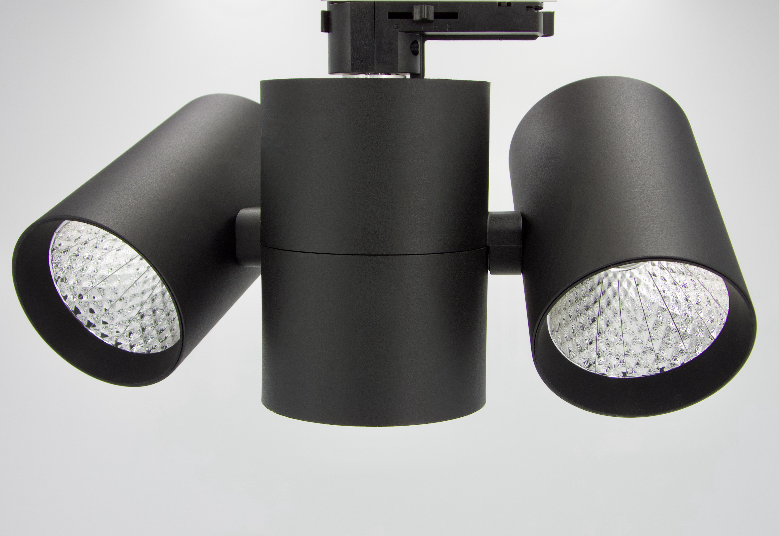 Stromschienenstrahler Chamäleon dimmbar und Casambi steuerbar (Die Bildrechte liegen bei dem Verfasser der Mitteilung.)