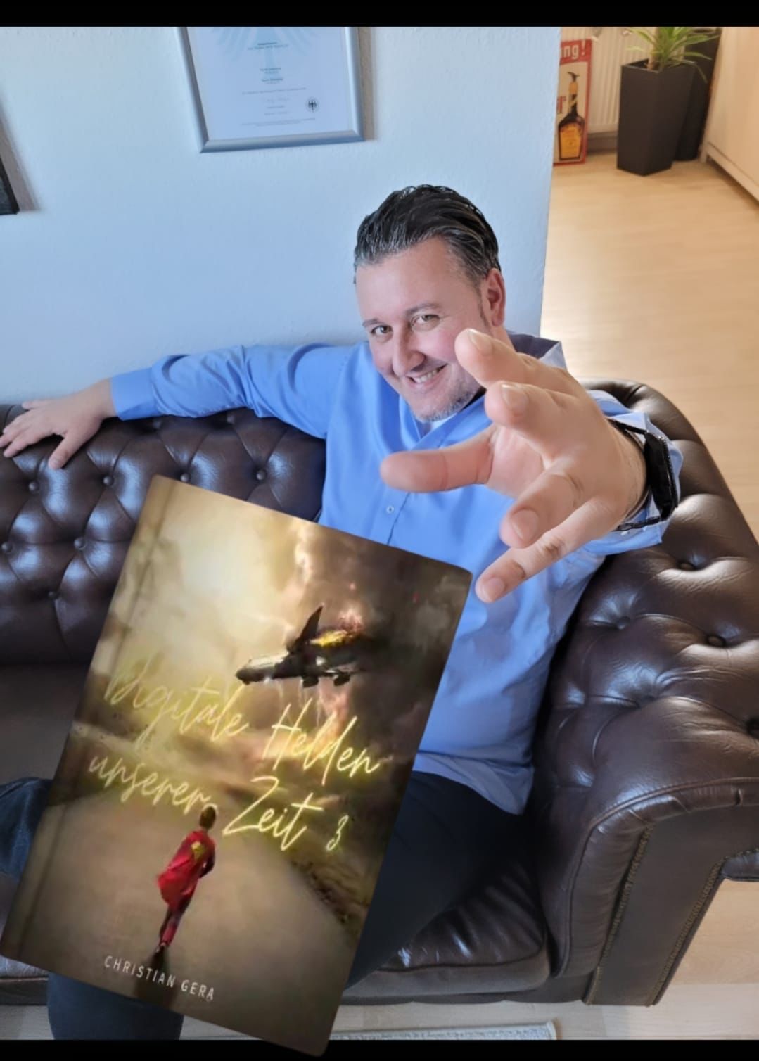 Digitale Helden unserer Zeit Band 3 von Christian Gera erfolgreich auf Amazon durchgestartet. (Die Bildrechte liegen bei dem Verfasser der Mitteilung.) Digitale Helden unserer Zeit Band 3 von Christian Gera erfolgreich auf Amazon durchgestartet. (Die Bildrechte liegen bei dem Verfasser der Mitteilung.)