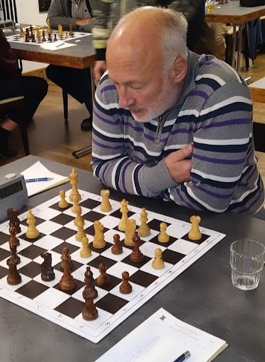 Jürgen Peist (Minden) holte sich die Schach-Krone in Bad Griesbach (Bildquelle: @Foto: Josef König @pressekoenig) Jürgen Peist (Minden) holte sich die Schach-Krone in Bad Griesbach (Bildquelle: @Foto: Josef König @pressekoenig)