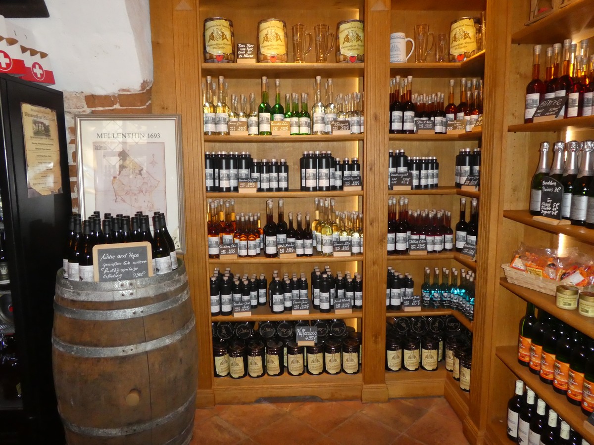 Entspanntes Weihnachts-Shopping im Wasserschloss Mellenthin auf Usedom
