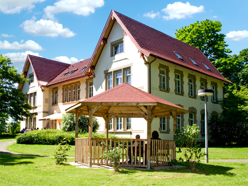 Ein Stationsgebäude des Klinikums am Weissenhof (Die Bildrechte liegen bei dem Verfasser der Mitteilung.)