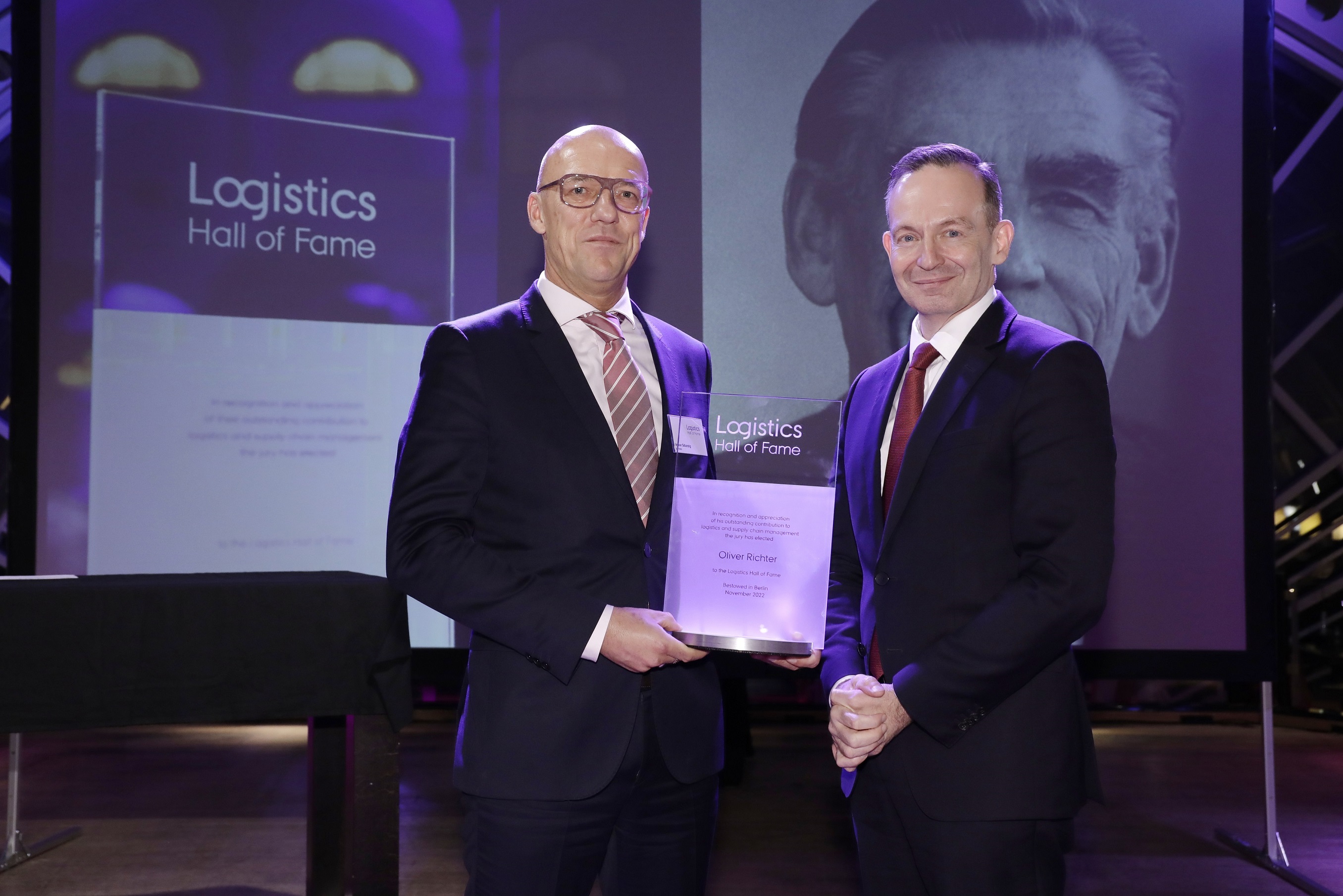 Logistics Hall of Fame: Preisverleihung an CHEP (Die Bildrechte liegen bei dem Verfasser der Mitteilung.) Logistics Hall of Fame: Preisverleihung an CHEP (Die Bildrechte liegen bei dem Verfasser der Mitteilung.)