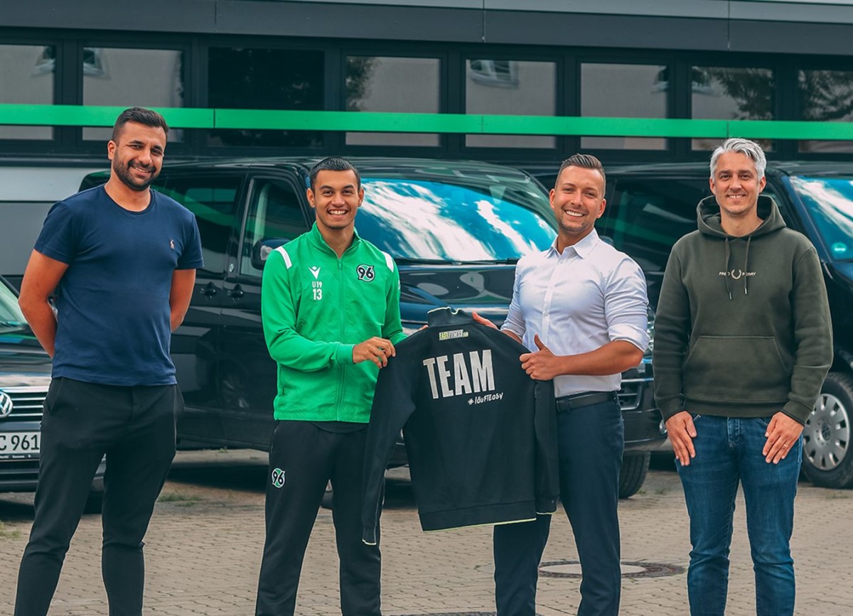 Danny Haasler (H96), Szabolcs Szitai, Paul Fricke (EF) & Johannes Seidel (H96) (v.li.n.re) (© ) Danny Haasler (H96), Szabolcs Szitai, Paul Fricke (EF) & Johannes Seidel (H96) (v.li.n.re) (© )