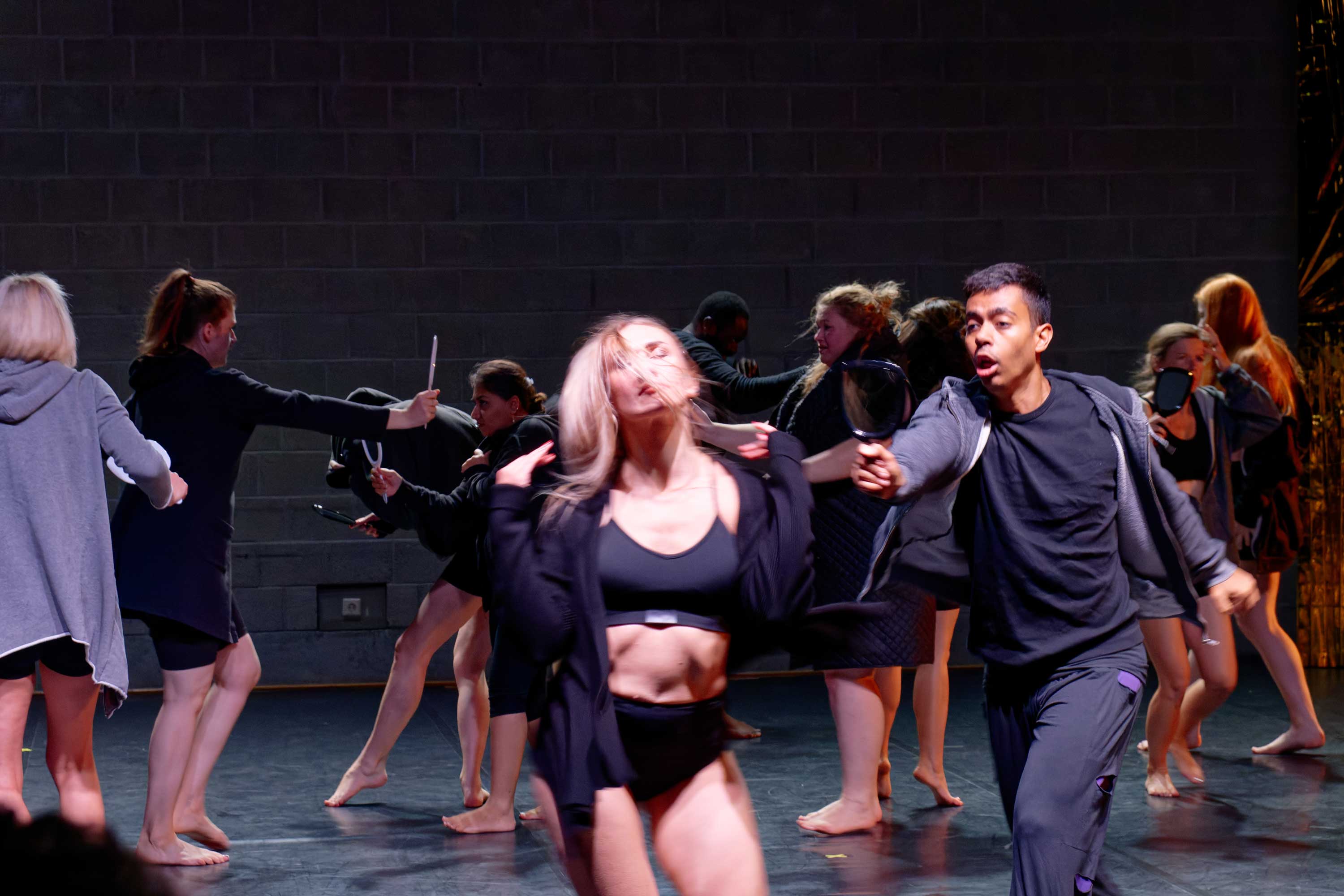 Tanzperformance in Stuttgart (Die Bildrechte liegen bei dem Verfasser der Mitteilung.) Tanzperformance in Stuttgart (Die Bildrechte liegen bei dem Verfasser der Mitteilung.)