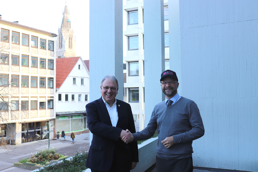 Neuer Botschafter des Reutlinger Spendenparlament - mit OB Thomas Keck die Sichtbarkeit erhoehen (Die Bildrechte liegen bei dem Verfasser der Mitteilung.) Neuer Botschafter des Reutlinger Spendenparlament - mit OB Thomas Keck die Sichtbarkeit erhoehen (Die Bildrechte liegen bei dem Verfasser der Mitteilung.)