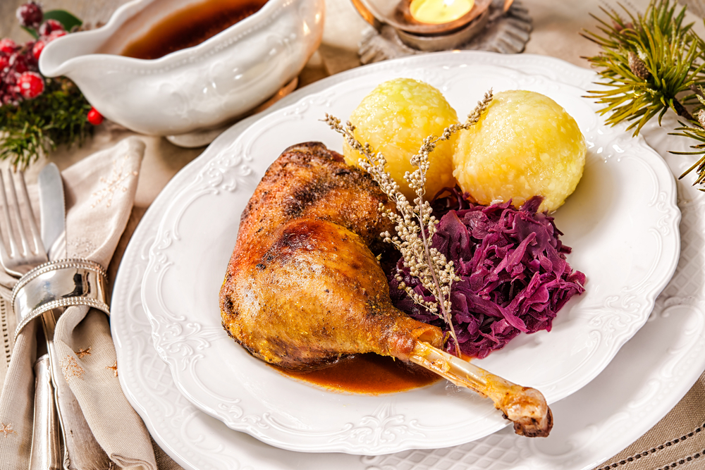 Gänsekeule mit Klößen Stock-Foto ID: 331604447 (Bildquelle: shutterstock) Gänsekeule mit Klößen Stock-Foto ID: 331604447 (Bildquelle: shutterstock)
