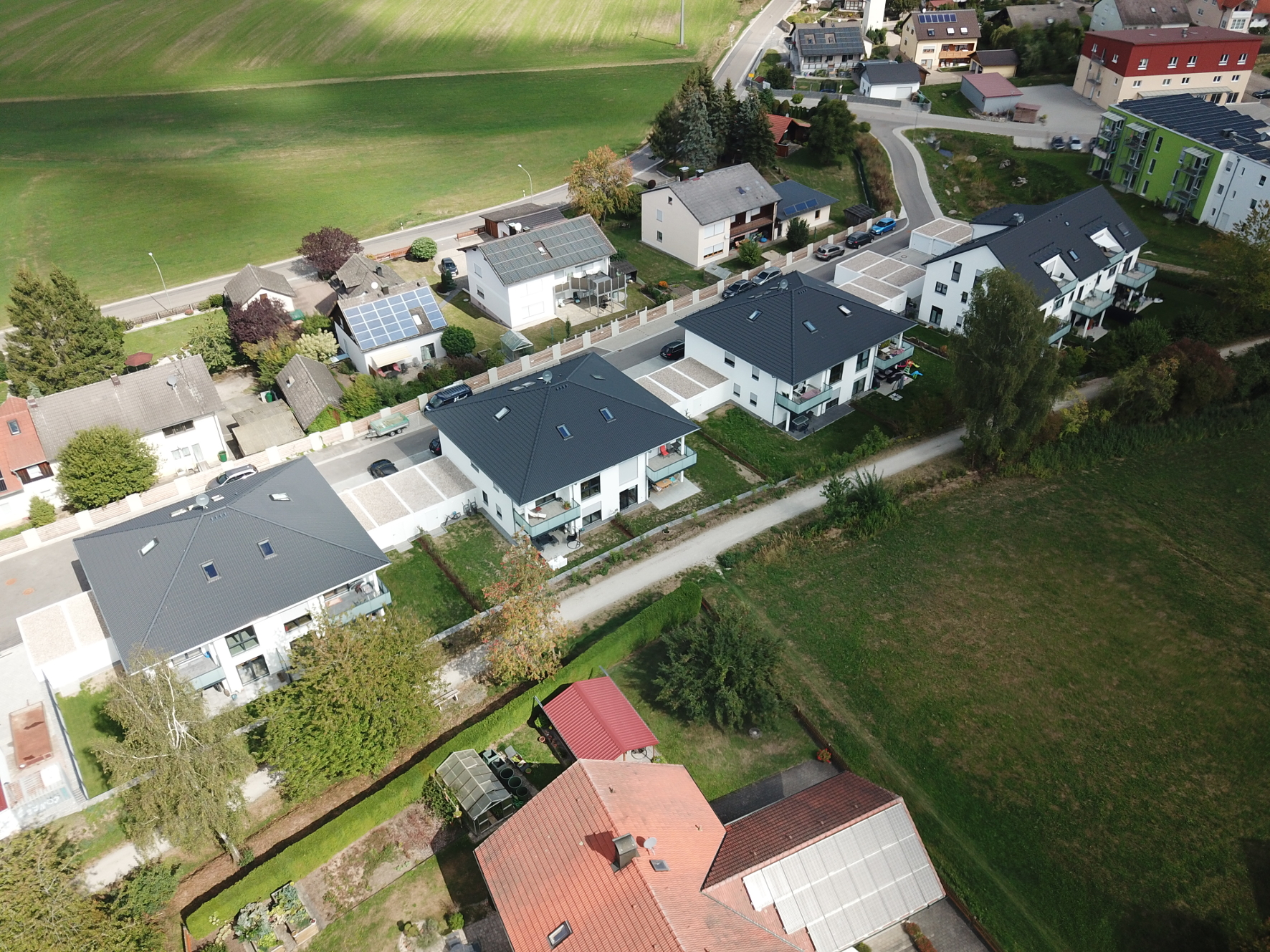 Zentral in der mittleren Oberpfalz liegen die vier Mehrfamilienhäuser im Ortsteil Roßbach. (Foto: Georg Ehrenreich GmbH, Teublitz)
