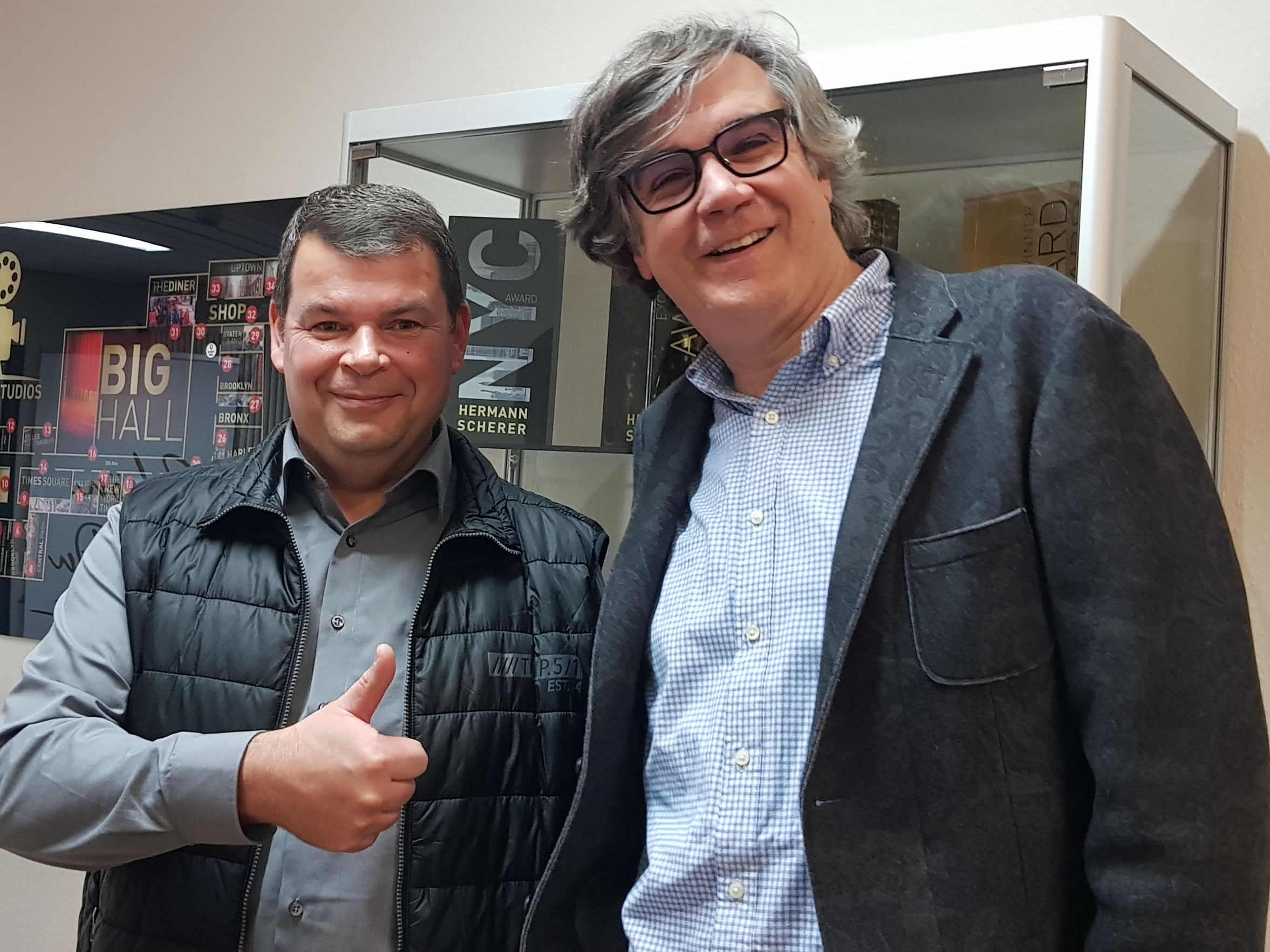 Frank Kaiser (li.) zu Besuch bei Hermann Scherer (re.) in Mastershausen (Die Bildrechte liegen bei dem Verfasser der Mitteilung.) Frank Kaiser (li.) zu Besuch bei Hermann Scherer (re.) in Mastershausen (Die Bildrechte liegen bei dem Verfasser der Mitteilung.)