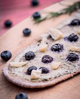 Heidelbeerpfannkuchen mit Rosmarincreme (Foto: Drachenhaus Verlag) Heidelbeerpfannkuchen mit Rosmarincreme (Foto: Drachenhaus Verlag)