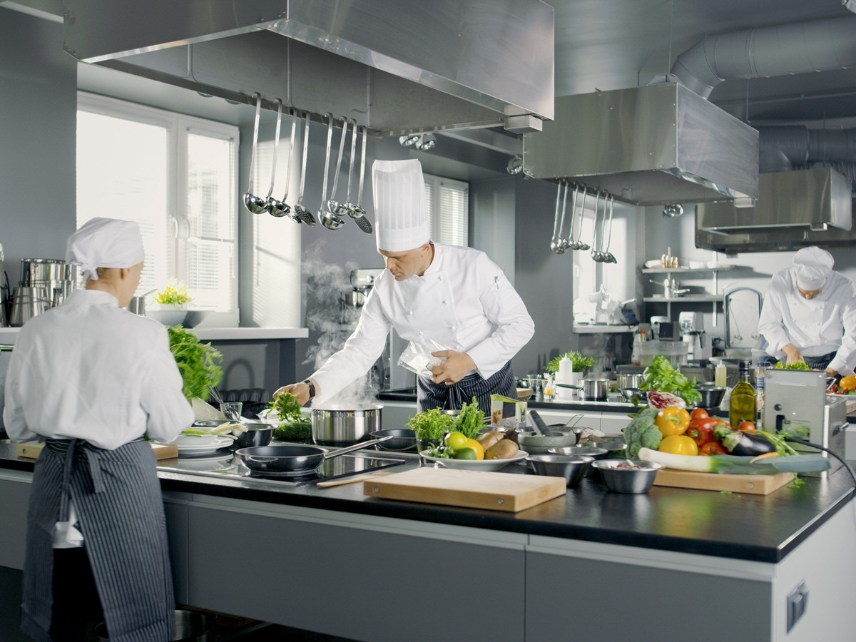 Sicherheit in Großküchen, Betriebskantinen und Hotels (© Hoppe Unternehmensberatung) Sicherheit in Großküchen, Betriebskantinen und Hotels (© Hoppe Unternehmensberatung)