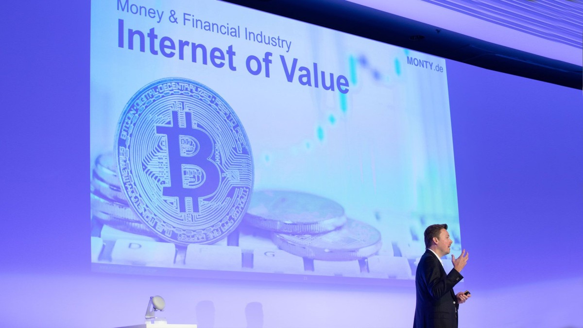 Monty Metzger, CEO der LCX AG, spricht in einer Keynote über das Internet of Value. (© LCX) Monty Metzger, CEO der LCX AG, spricht in einer Keynote über das Internet of Value. (© LCX)