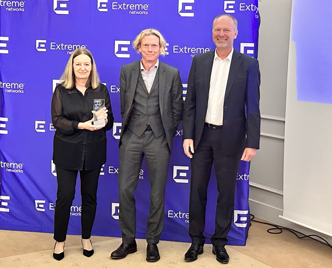 Controlware ist„Service Partner of the Year 2022, Germany“von Extreme Networks. (Die Bildrechte liegen bei dem Verfasser der Mitteilung.) Controlware ist„Service Partner of the Year 2022, Germany“von Extreme Networks. (Die Bildrechte liegen bei dem Verfasser der Mitteilung.)