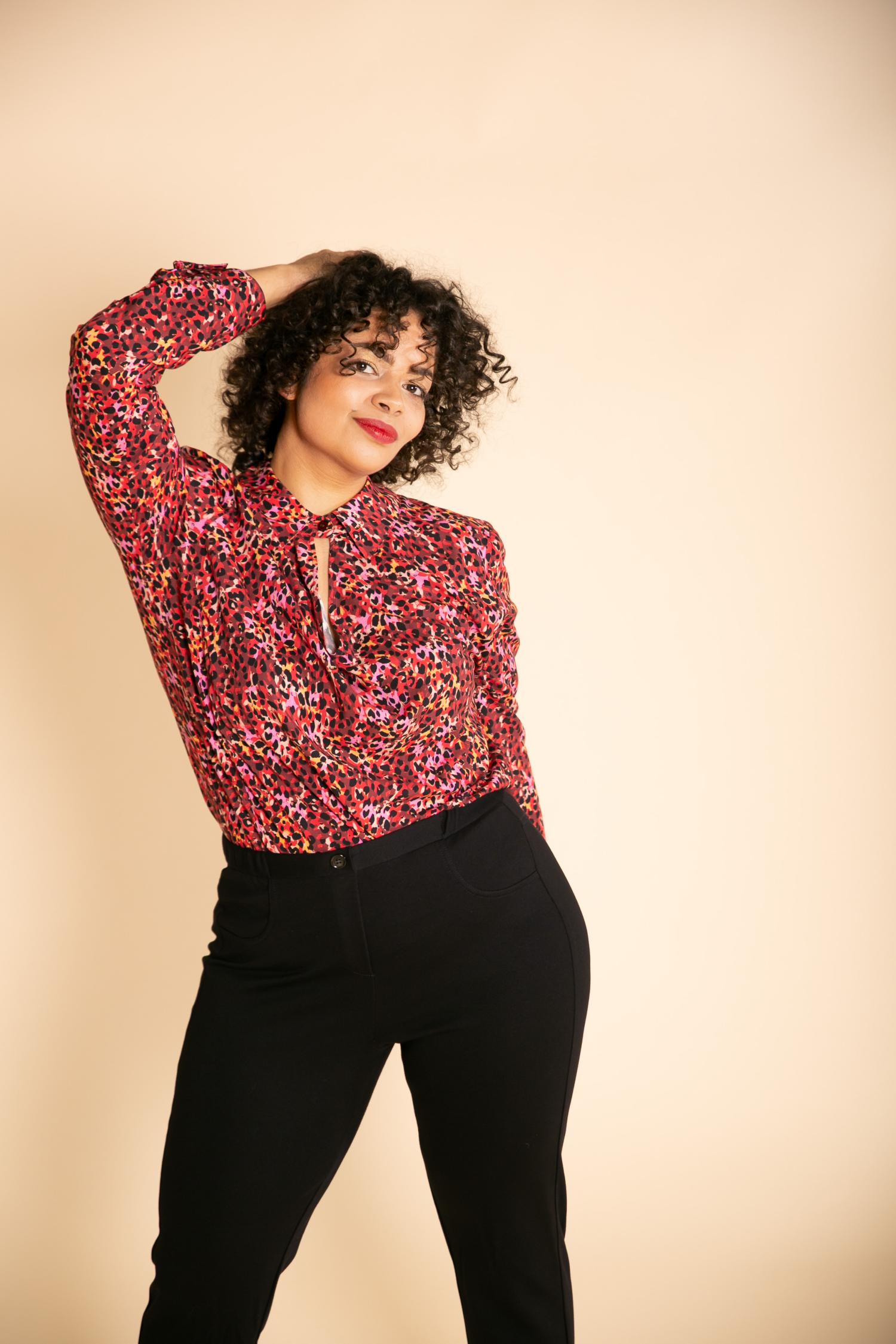 Bluse und Hose in Großen  Größen von SINGH MADAN (Bildquelle: Ann-Christin Scharf für SINGH MADAN)