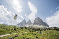 Gondelbahn und Wanderweg im Sommer  (c) IDM Südtirol (Hotel Sun Valley)
